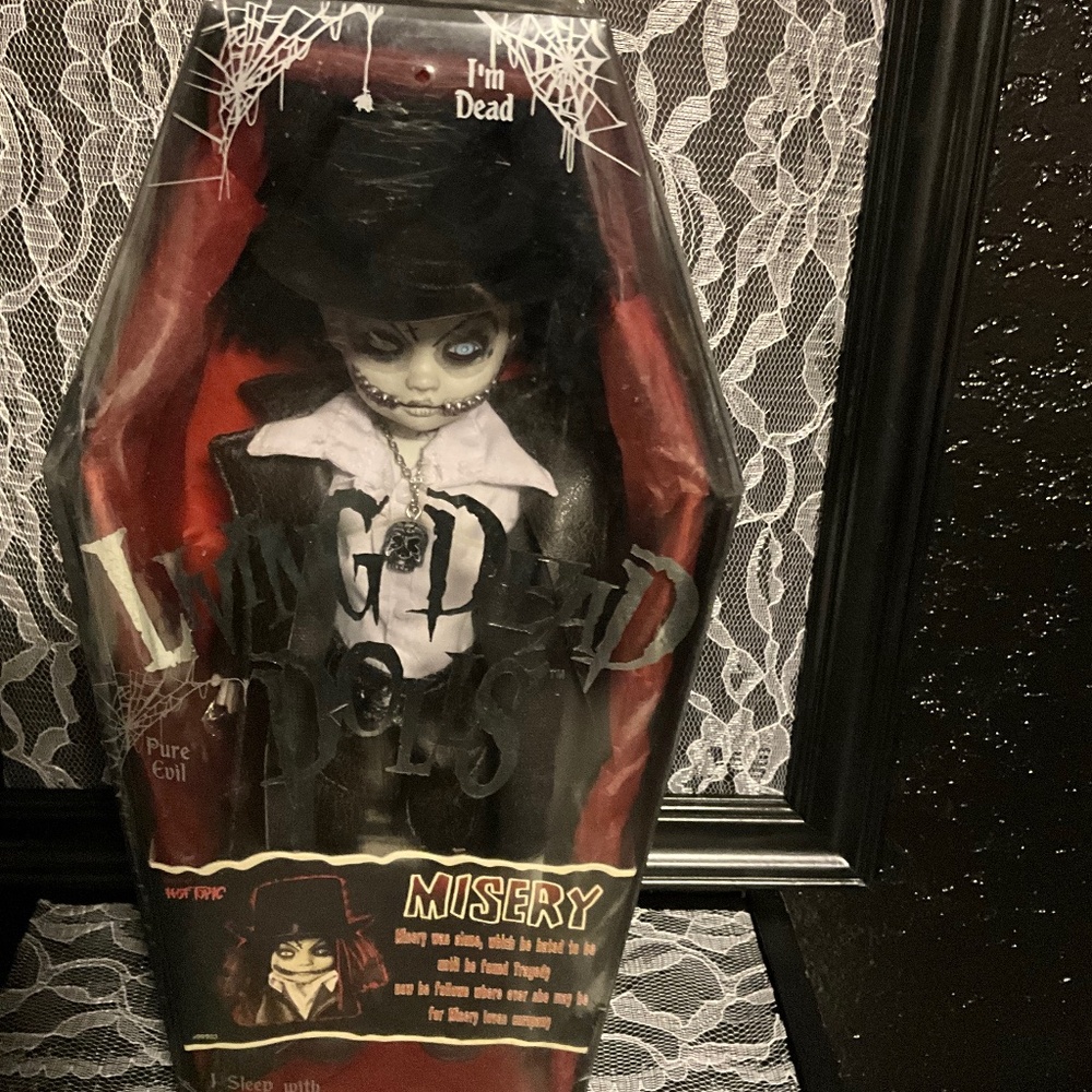 LIVING DEAD DOLL~MISERY~ HOT TOPIC Exclusive